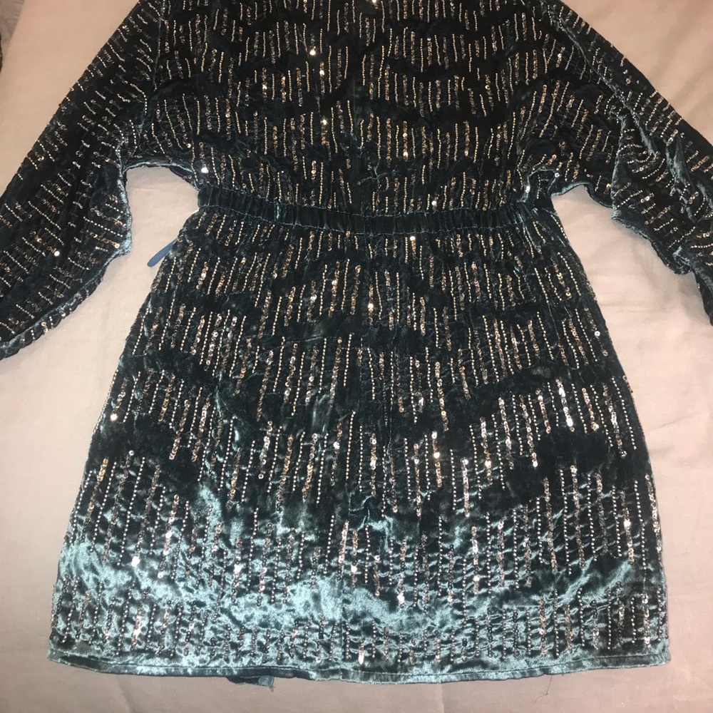 Dress - Picture 4 of 4